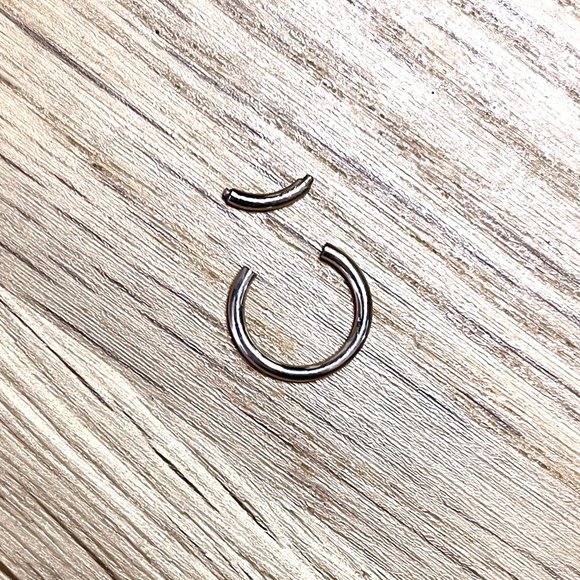 16g gauge White Gold 18k segment ring - ear, nose, etc - Picture 2 of 2
